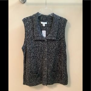 😊Knit vest with two small pockets button front.  Brown, black & white tweed. XL